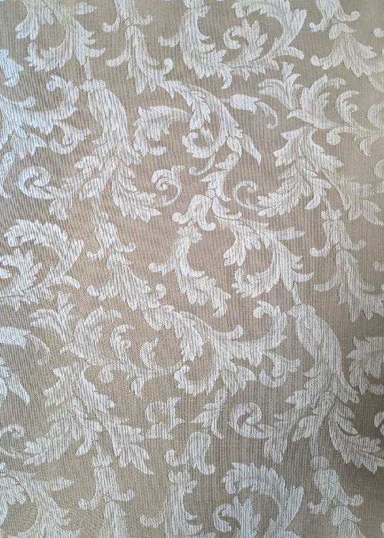 Ubrus tmavě zlatý 65 % bavlna + 35 % polyester 110 x 110 cm